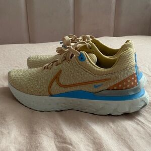 Nike Beige and Blue Athletic Sneakers